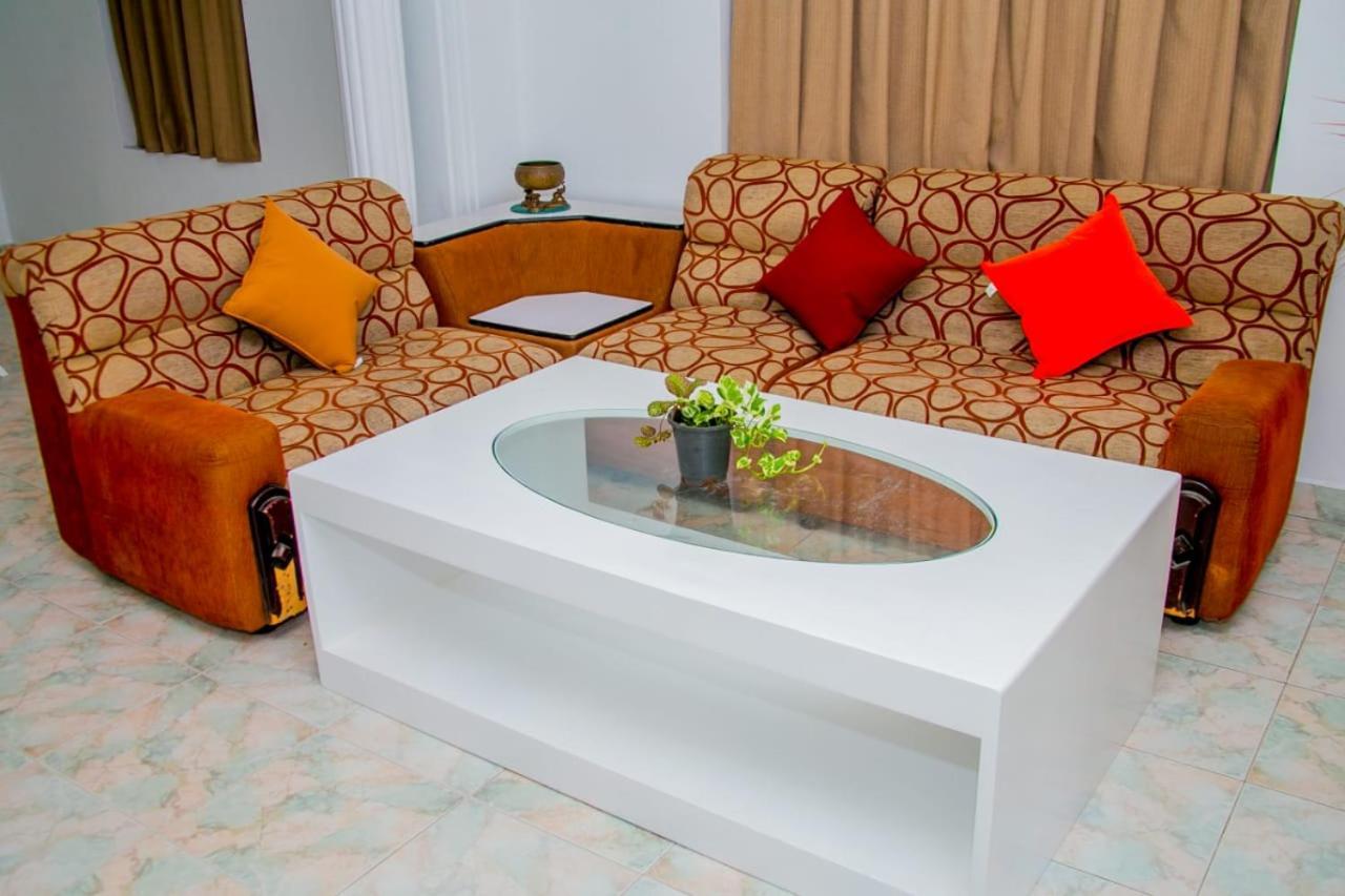 Katunayaka Niwahana Transit City Hotel מראה חיצוני תמונה