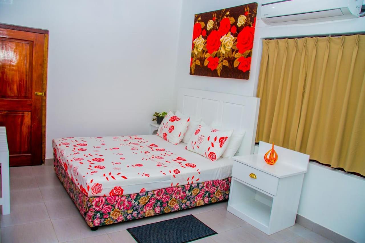 Katunayaka Niwahana Transit City Hotel מראה חיצוני תמונה