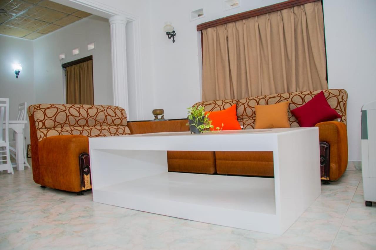 Katunayaka Niwahana Transit City Hotel מראה חיצוני תמונה