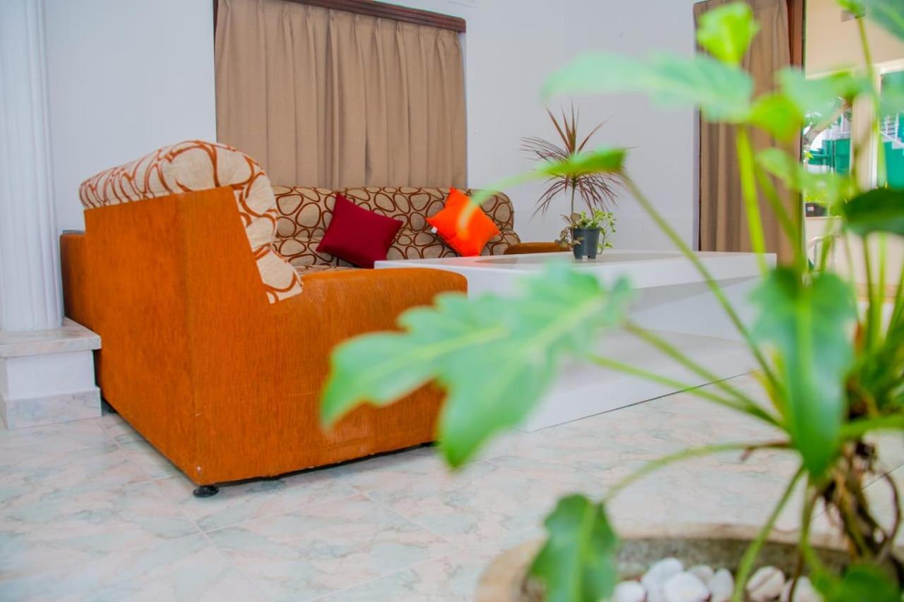 Katunayaka Niwahana Transit City Hotel מראה חיצוני תמונה