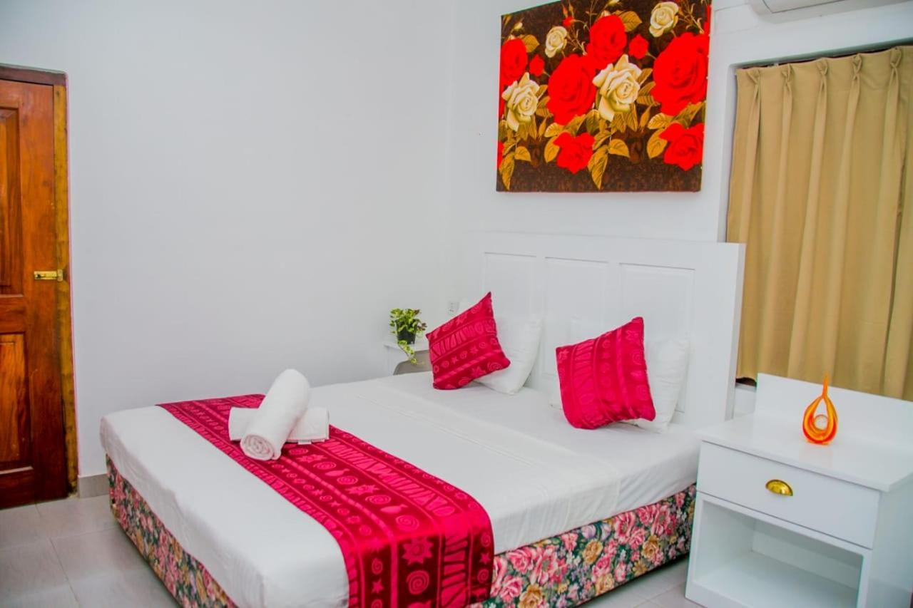 Katunayaka Niwahana Transit City Hotel מראה חיצוני תמונה